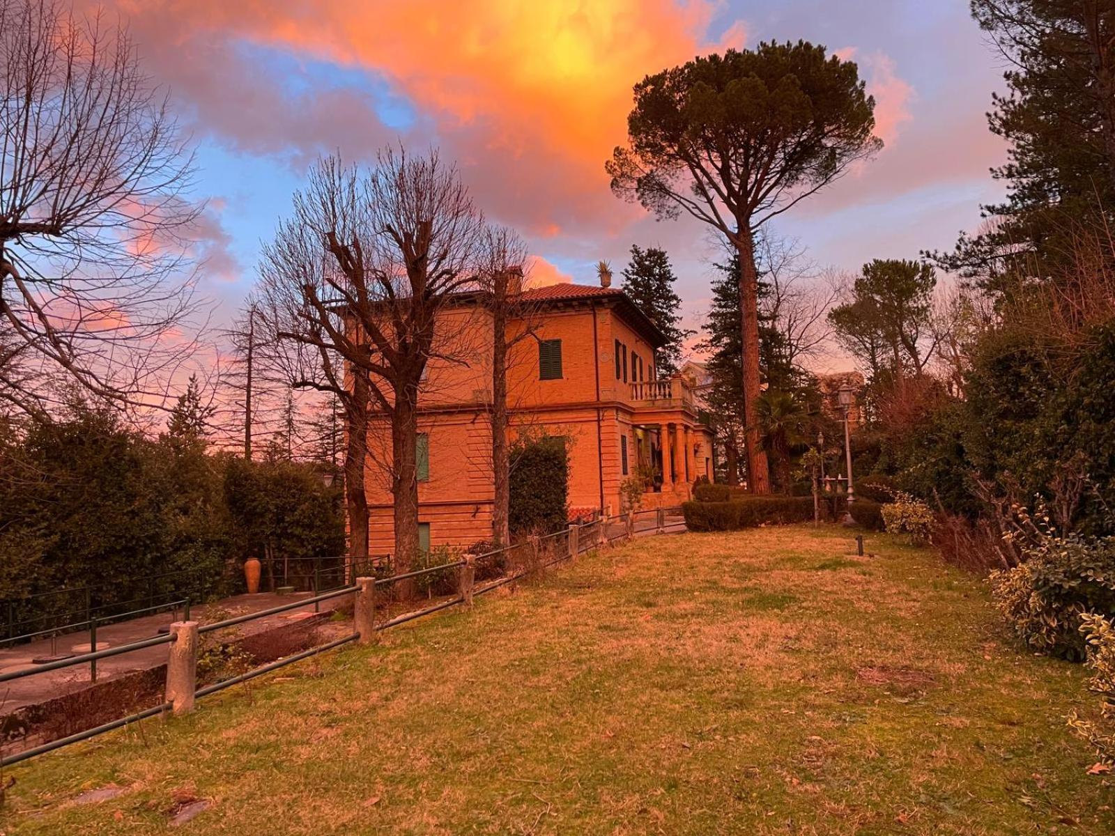 Villa Delle Rose - Hotel Paradiso Amandola Exterior photo