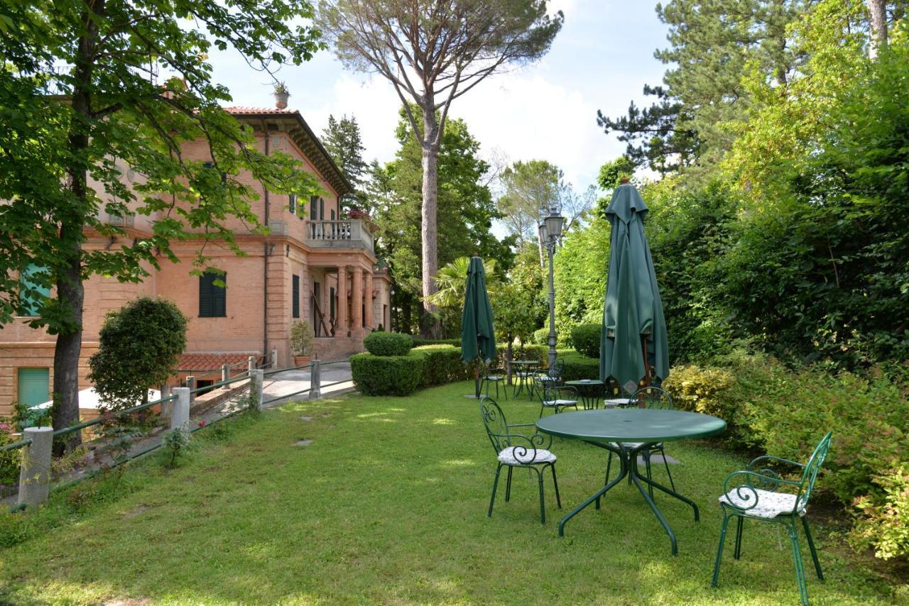 Villa Delle Rose - Hotel Paradiso Amandola Exterior photo